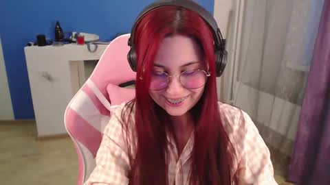 Snapshot of sarakinski chatting on 04.15.26 Sara online show from 04.15.26