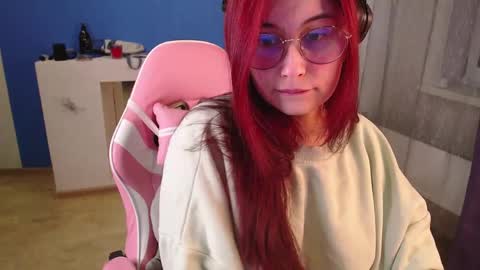 Snapshot of sarakinski chatting on 04.20.26 Sara online show from 04.20.26