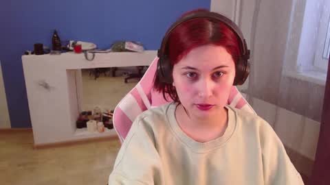Snapshot of sarakinski chatting on 04.21.26 Sara online show from 04.21.26