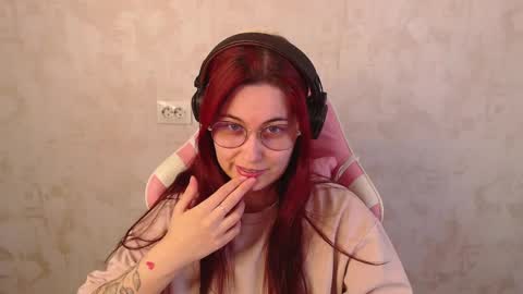 Snapshot of sarakinski chatting on 05.05.26 Sara online show from 05.05.26
