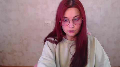 Snapshot of sarakinski chatting on 05.11.26 Sara online show from 05.11.26