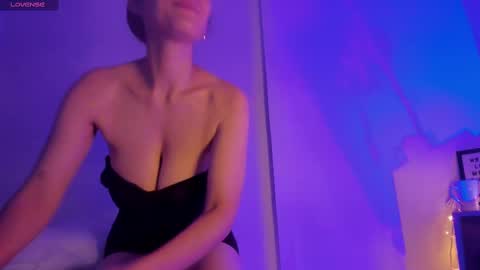 Snapshot of sarala_martinnez chatting on 12.10.24 Sara online show from 12.10.24