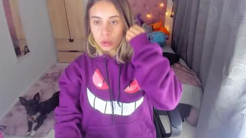 Snapshot of saralolo420 chatting on 12.17.24 sara online show from 12.17.24