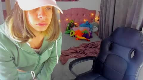 Snapshot of saralolo420 chatting on 12.24.24 sara online show from 12.24.24