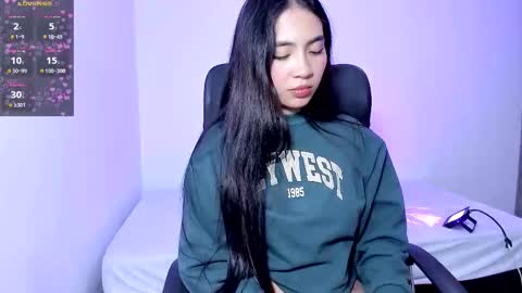 Snapshot of sarapalacios__ chatting on 11.29.25 online show from 11.29.25