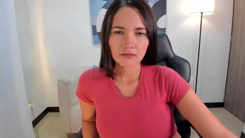 Snapshot of saraparkerx chatting on 09.29.25 I am Sara online show from 09.29.25