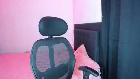 Sara  online show from 12.17.25