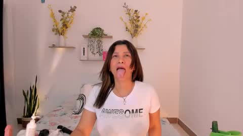 sararamirez43 online show from 12.04.25