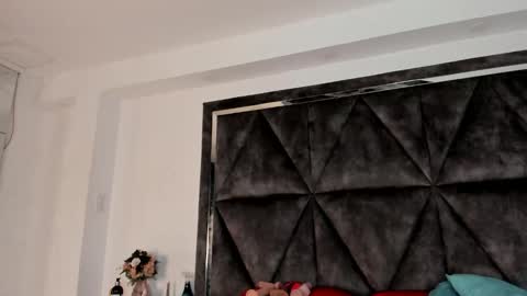  Sara  online show from 11.30.25