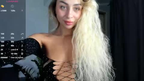 Snapshot of sarashine__ chatting on 10.19.25 Sara  online show from 10.19.25