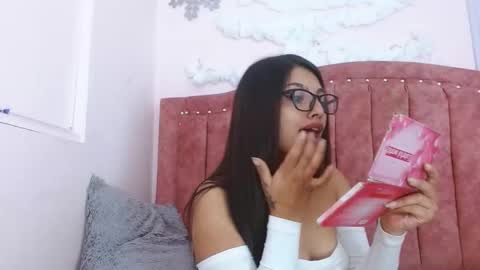 Snapshot of sarastonesx chatting on 01.20.25 sarastonesx online show from 01.20.25