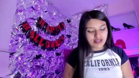 Snapshot of sarastonesx chatting on 10.25.25 sarastonesx online show from 10.25.25