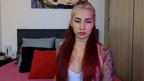 Snapshot of saratukkerr chatting on 02.11.25 saratukkerr online show from 02.11.25