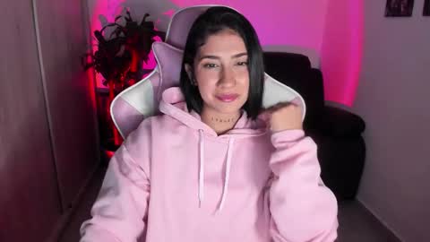 Snapshot of saratukkerr chatting on 10.26.25 saratukkerr online show from 10.26.25