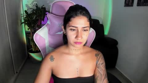 Snapshot of saratukkerr chatting on 11.02.25 saratukkerr online show from 11.02.25