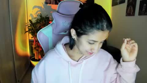 Snapshot of saratukkerr chatting on 11.04.25 saratukkerr online show from 11.04.25