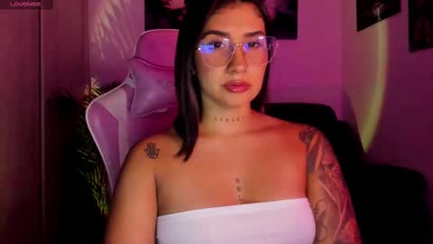 Snapshot of saratukkerr chatting on 02.15.26 saratukkerr online show from 02.15.26