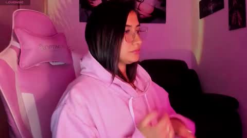 Snapshot of saratukkerr chatting on 02.15.26 saratukkerr online show from 02.15.26