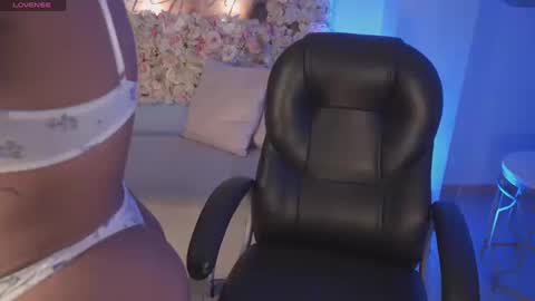 Sara Winstone online show from 03.14.26