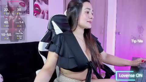 Snapshot of saray_mendoza chatting on 06.22.26 Saray Mendoza online show from 06.22.26