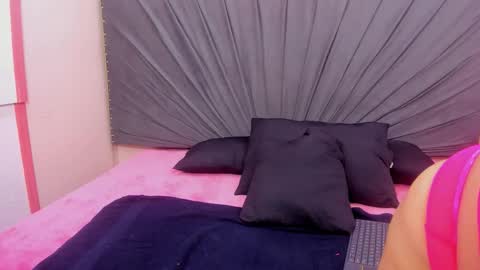 Saray online show from 10.15.25