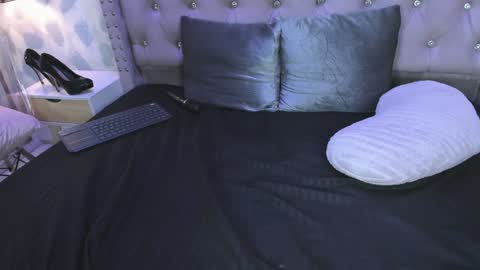 Snapshot of sarayjoness chatting on 12.22.24 Saray online show from 12.22.24