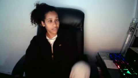 Snapshot of saraylittle chatting on 12.13.25 Saray online show from 12.13.25