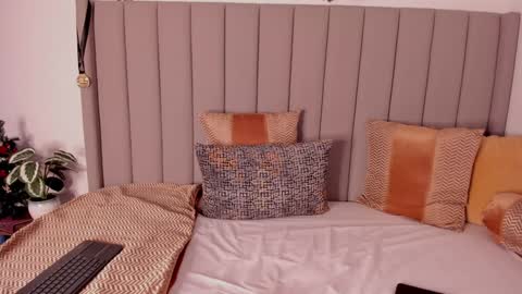  Saray  online show from 12.17.24