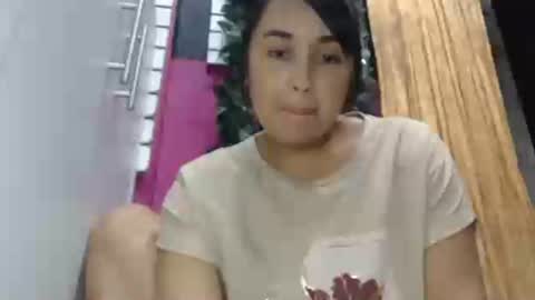 Snapshot of sarayx chatting on 12.24.24 mery online show from 12.24.24