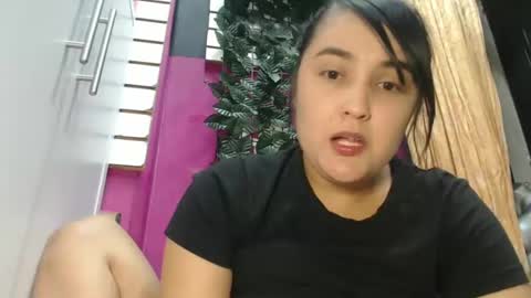 Snapshot of sarayx chatting on 01.21.25 mery online show from 01.21.25