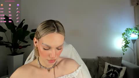 Snapshot of sarilit chatting on 01.17.26 Your Selena 3 online show from 01.17.26