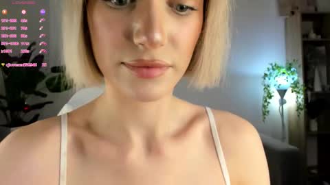 Snapshot of sarilit chatting on 01.19.26 Your Selena 3 online show from 01.19.26