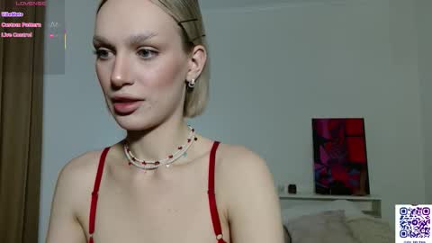 Snapshot of sarilit chatting on 02.08.26 Your Selena 3 online show from 02.08.26