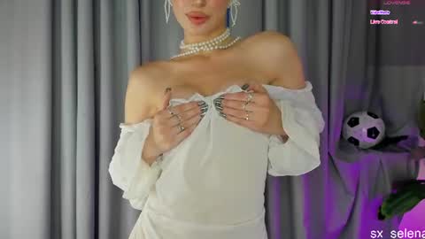 Snapshot of sarilit chatting on 07.05.26 Your Selena 3 online show from 07.05.26
