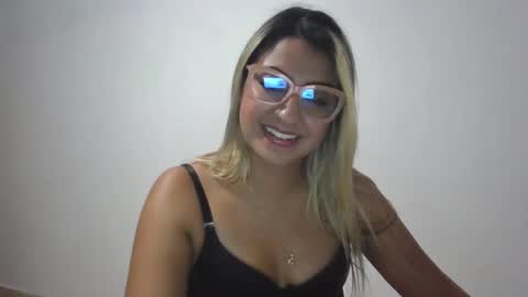 Snapshot of sarissmunera chatting on 02.23.25 sarissmunera online show from 02.23.25