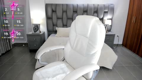  Saritaaa  online show from 12.31.24