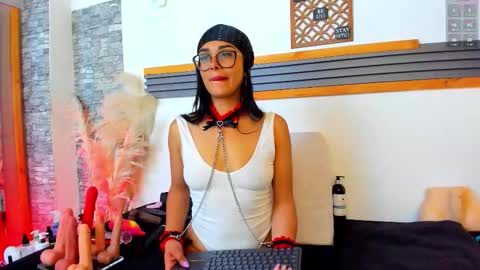Snapshot of saritalove_ chatting on 02.20.26 Sara online show from 02.20.26