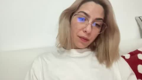 Snapshot of sarrah_rossy chatting on 01.19.25 Sarrah online show from 01.19.25