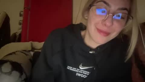 Snapshot of sarrah_rossy chatting on 01.29.25 Sarrah online show from 01.29.25