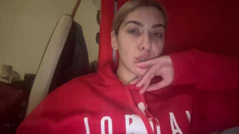 Snapshot of sarrah_rossy chatting on 02.01.25 Sarrah online show from 02.01.25