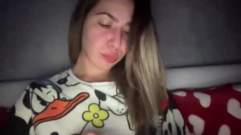 Snapshot of sarrah_rossy chatting on 11.02.25 Sarrah online show from 11.02.25