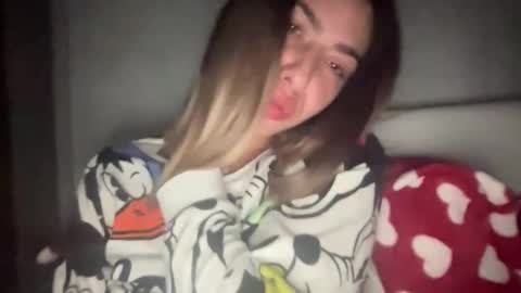 Snapshot of sarrah_rossy chatting on 11.06.25 Sarrah online show from 11.06.25