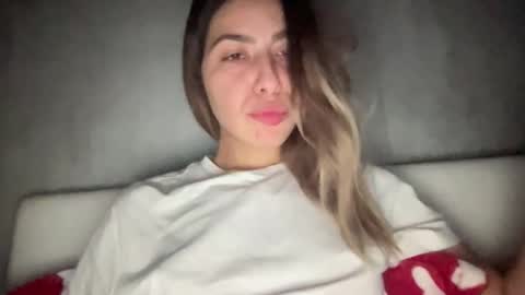 Snapshot of sarrah_rossy chatting on 11.08.25 Sarrah online show from 11.08.25