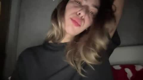 Snapshot of sarrah_rossy chatting on 11.09.25 Sarrah online show from 11.09.25