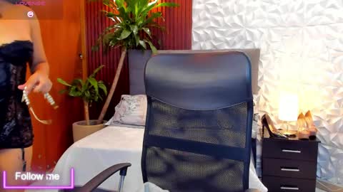 Snapshot of sasha_cum1 chatting on 04.01.26 SASHA online show from 04.01.26