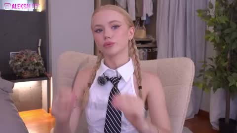 Snapshot of sashalore chatting on 07.18.26 sashalore online show from 07.18.26