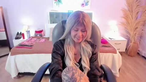 Snapshot of saskia_vellour chatting on 02.03.26 saskia_vellour online show from 02.03.26