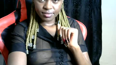 Snapshot of sassy_lyne chatting on 06.19.26 sassy_lyne online show from 06.19.26