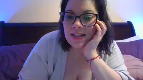 Snapshot of sassyavarose chatting on 12.23.25 sassyavarose online show from 12.23.25