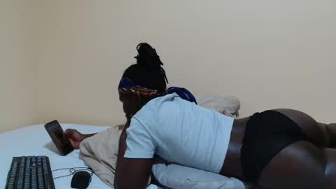 Snapshot of sassybabe20 chatting on 10.17.25 sassybabe20 online show from 10.17.25